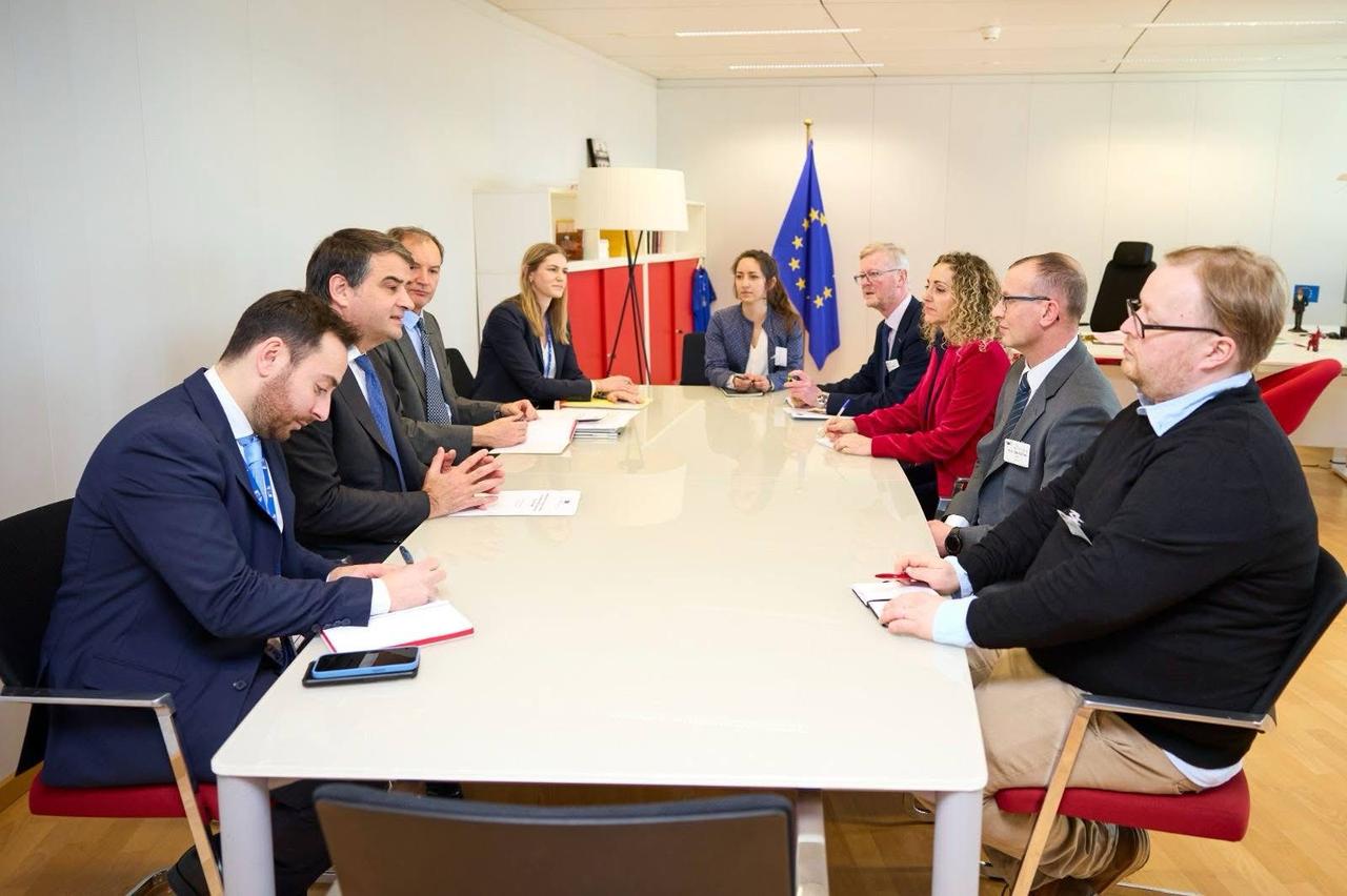 Read more about the article ELARD spaudos pranešimas: NAUJŲ KELIŲ IEŠKOJIMAS: LEADER VAIDMUO ATNAUJINTOJE IR NUOSEKLESNĖJE EUROPOS KAIMO VIZIJOJE
